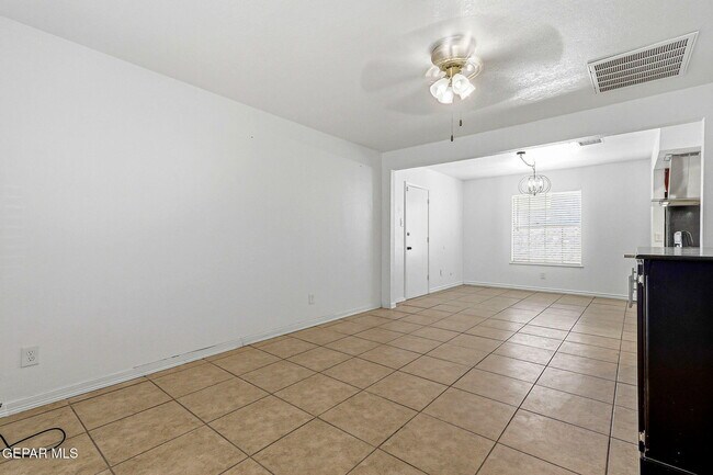 Building Photo - 11189 Ebb Tide Dr