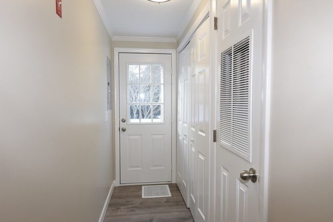 Building Photo - 6 Canterbury Ln