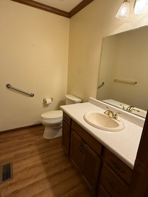 Building Photo - 590 Wedgwood Dr