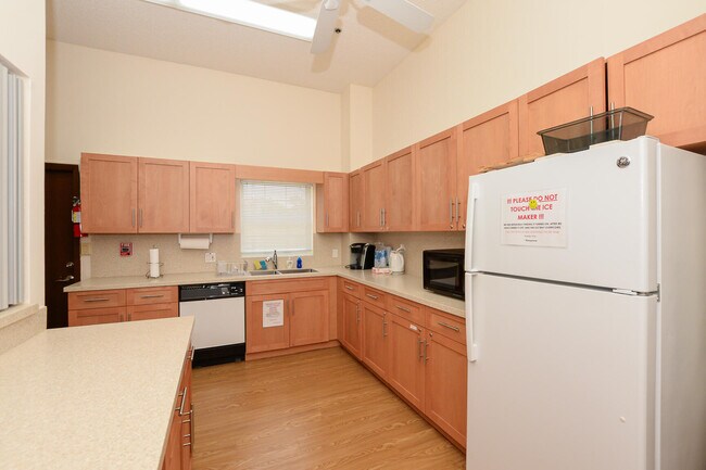 Building Photo - 1497 SW Greens Pointe Way