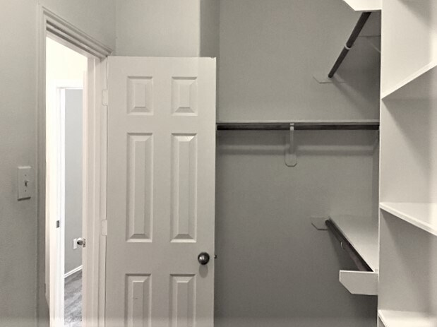 Building Photo - 2026 Acorn Glen Trl