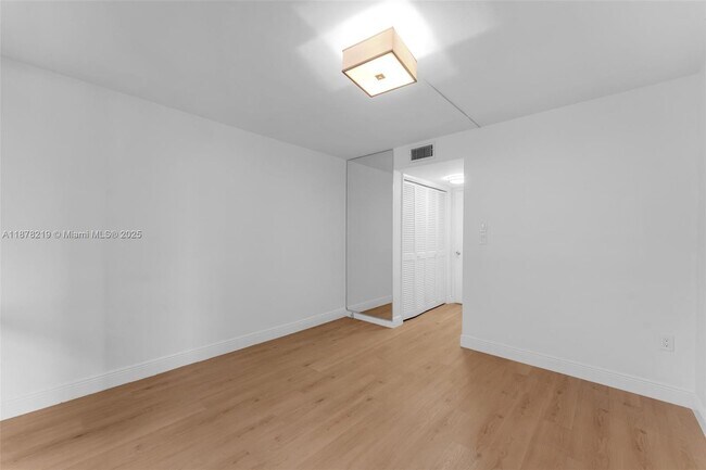 Building Photo - 13951 Kendale Lakes Cir