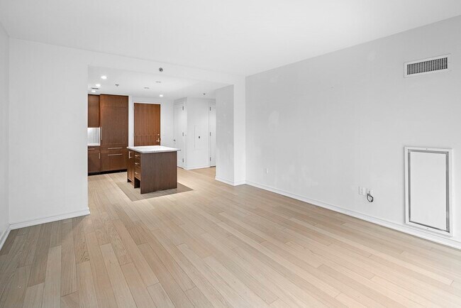 Building Photo - 580 Washington St