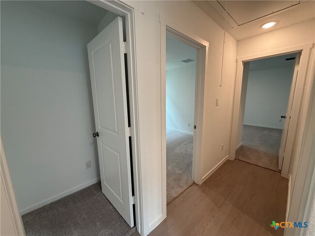 Building Photo - 130 Pastar Fls