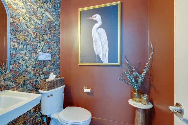 Building Photo - 615 E 33rd St