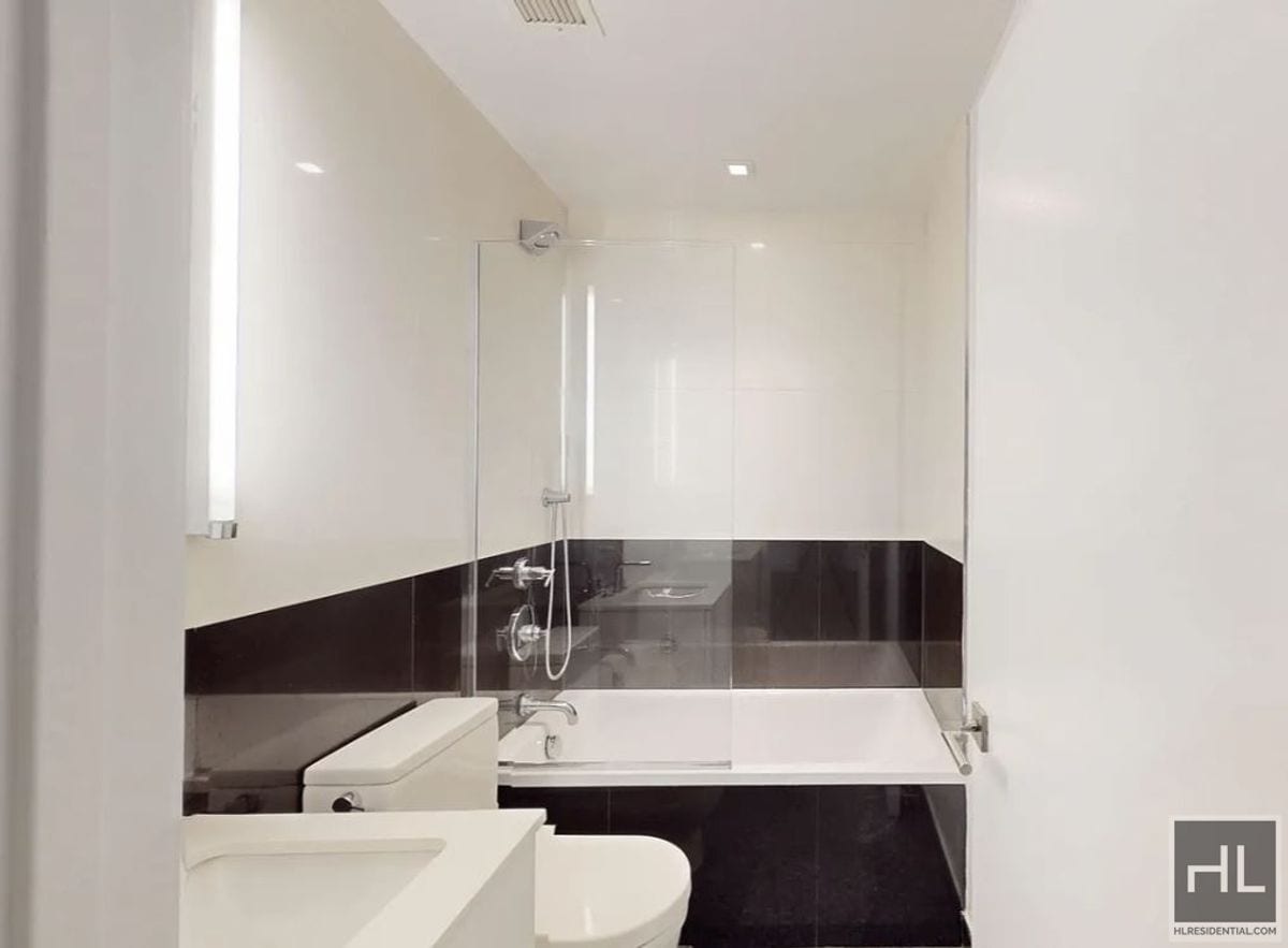 Building Photo - 666 West End Ave