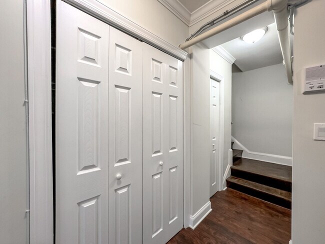 Building Photo - 2131 W Giddings St