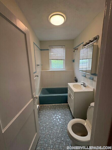 Building Photo - 402 Highland Ave