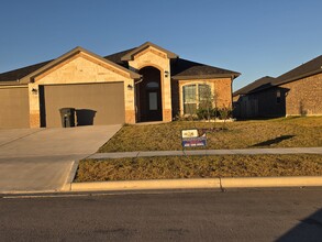 Building Photo - 519 Tooter St