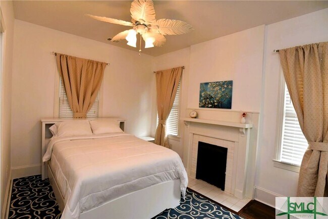 Building Photo - Spacious and fully furnished Victorian beauty