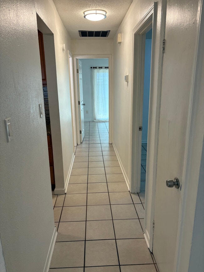 Building Photo - 1601 Live Oak St