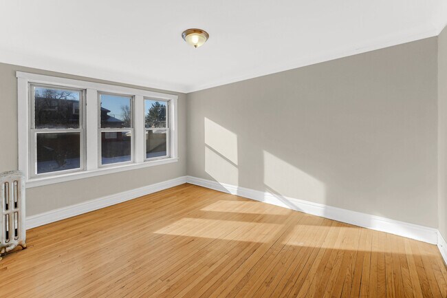 Building Photo - 6356 S Sacramento Ave