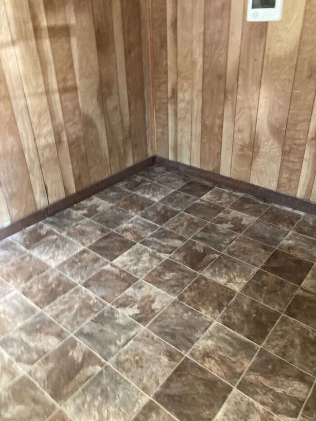 Building Photo - Charming 2-Bedroom Gem on River Street – Your Cozy Laurens Retreat!