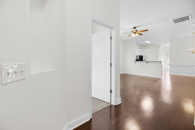 Building Photo - Port Wentworth Cottage