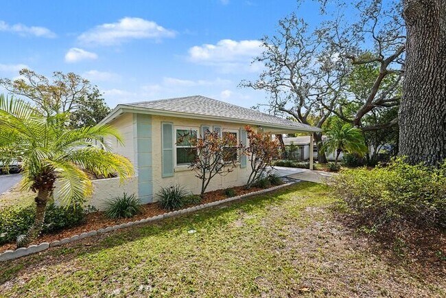 Building Photo - 9605 N Edison Ave