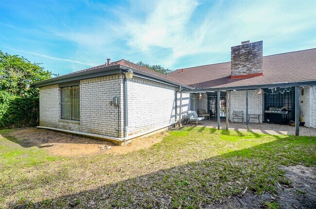 Building Photo - 11906 Pepperdine Ln