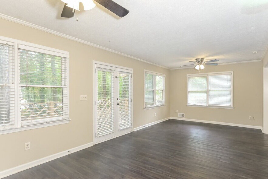 Building Photo - 1560 Cherry Hill Ct SW