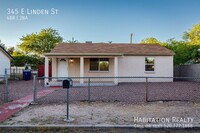 Building Photo - Modern Style, beautifully renovated 4Bed/2...