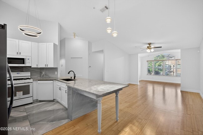 Building Photo - 13810 Sutton Park Dr N