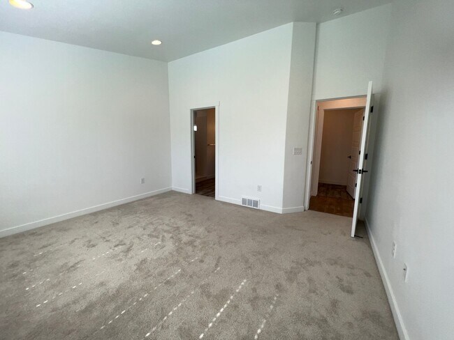 Building Photo - 881 W Sagewood Dr