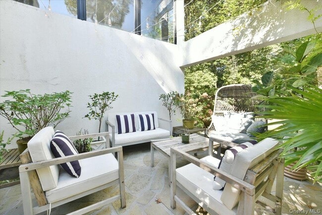 Building Photo - 3 Mill Pond Ln