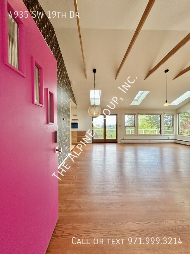 Building Photo - 4935 SW 19th Dr
