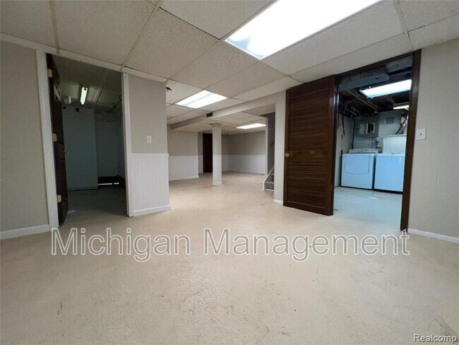 Building Photo - 32028 Maine St