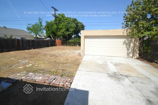 Building Photo - 2303 W 75th St