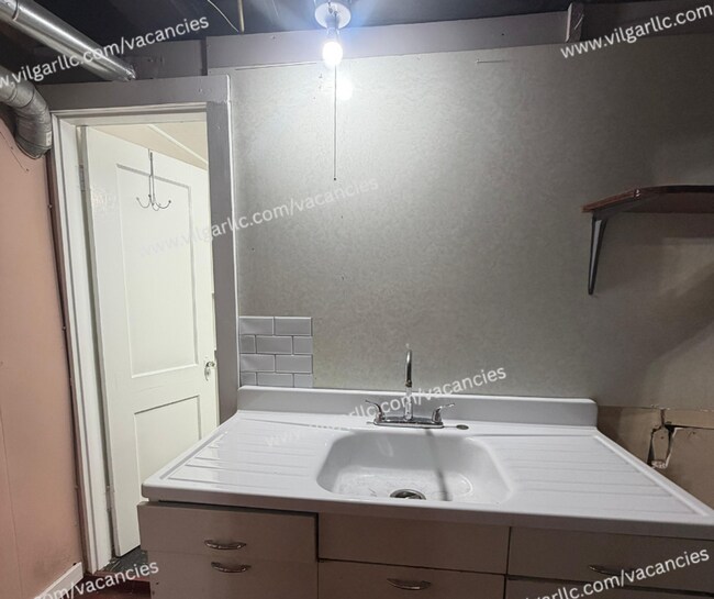 Building Photo - 3824 Fir St