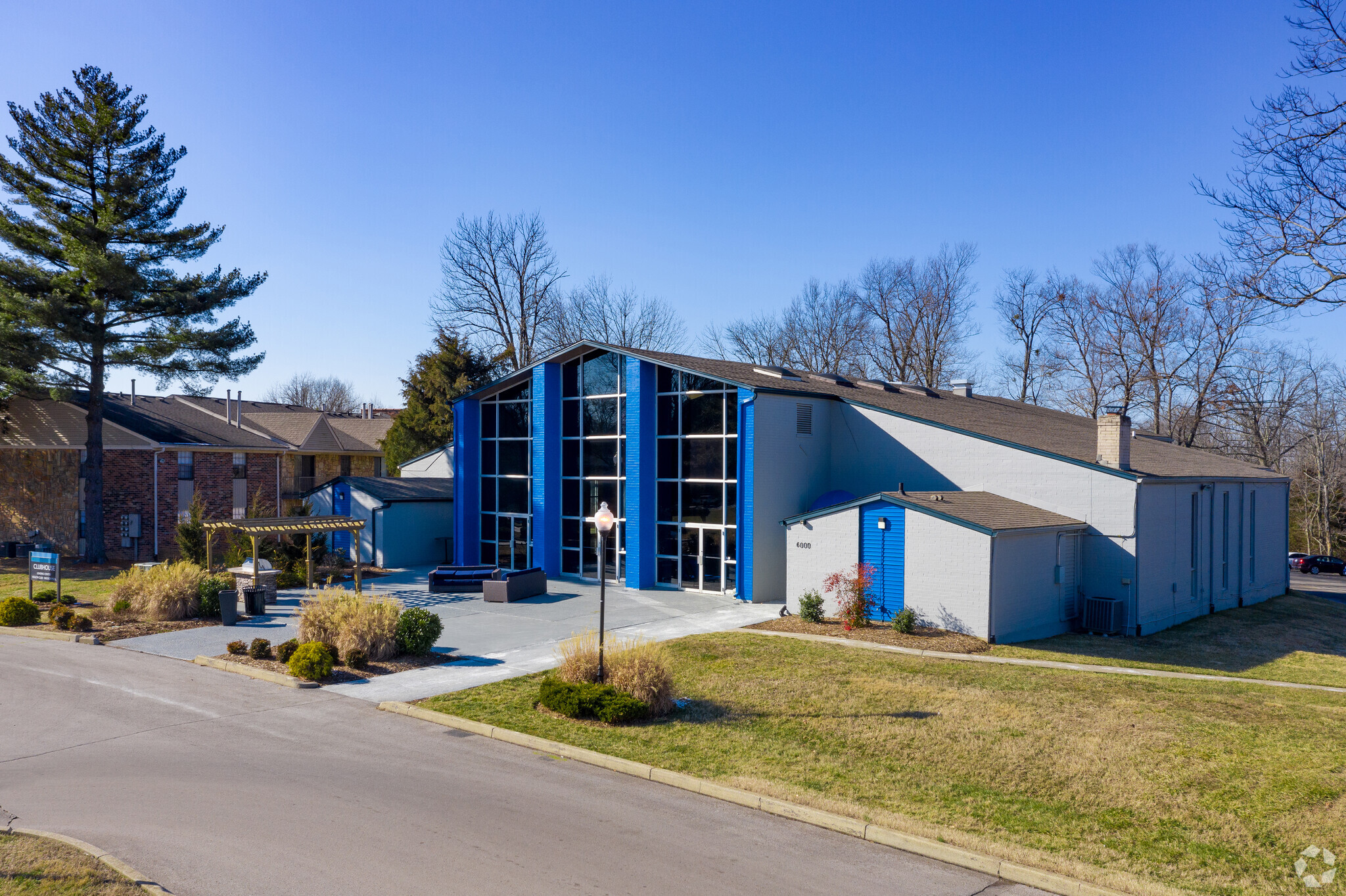 Clubhouse Building Photo - Park at Hurstbourne