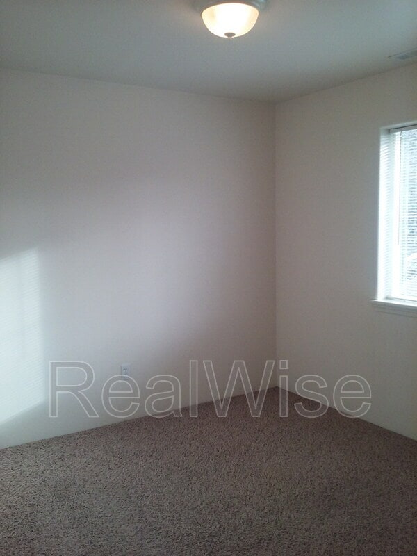 Building Photo - 327 Pardee Ln