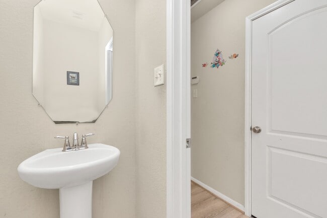 Building Photo - 3018 Shadowbrook Chase Ln