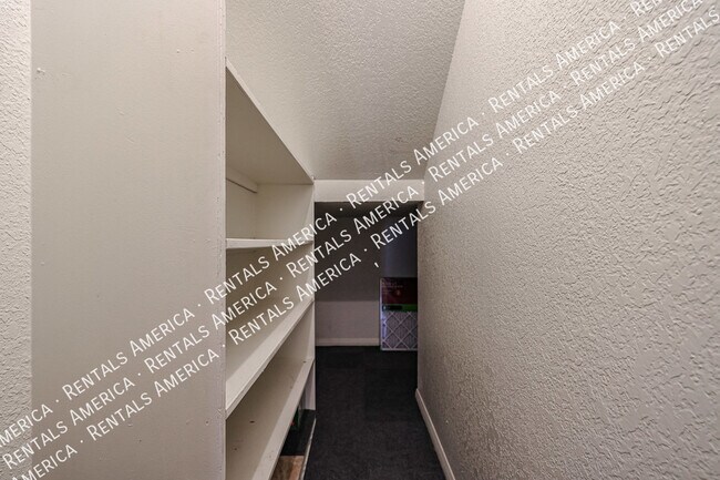 Building Photo - Check out this beautiful 2-bedroom, 2.5 ba...