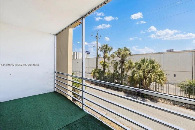 Building Photo - 4043 NW 16th St