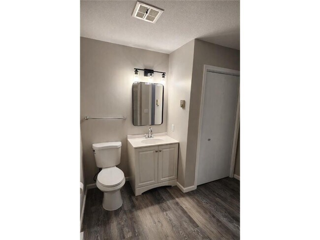 Building Photo - 114 Lake Ave S