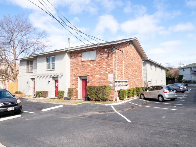 Building Photo - 2122 Hancock Dr