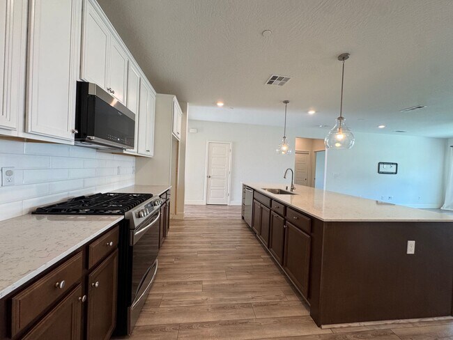 Building Photo - 601 Wishon Ave W