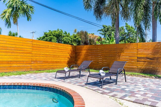 Building Photo - 871 NW 23rd Terrace