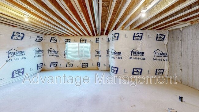 Building Photo - 318 W 2280 S