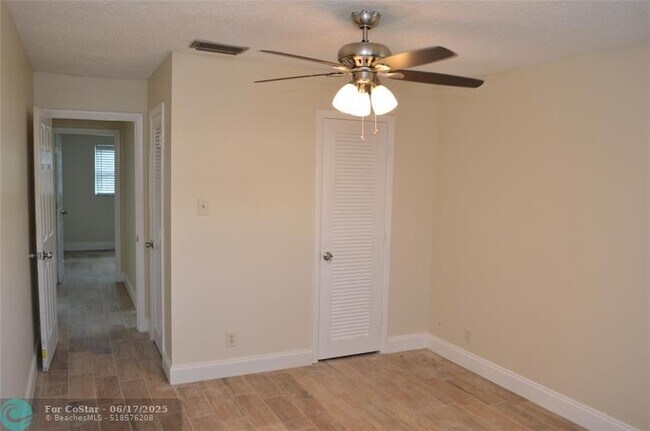Building Photo - 1055 NW 73rd Ave