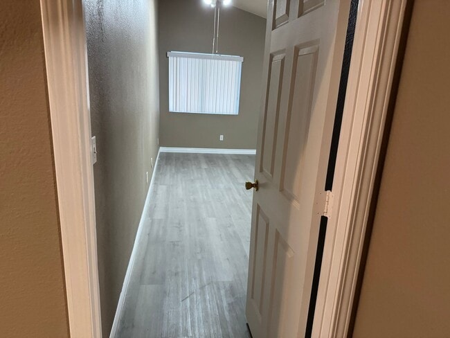 Building Photo - 2 Bedroom FAST MOVE IN!