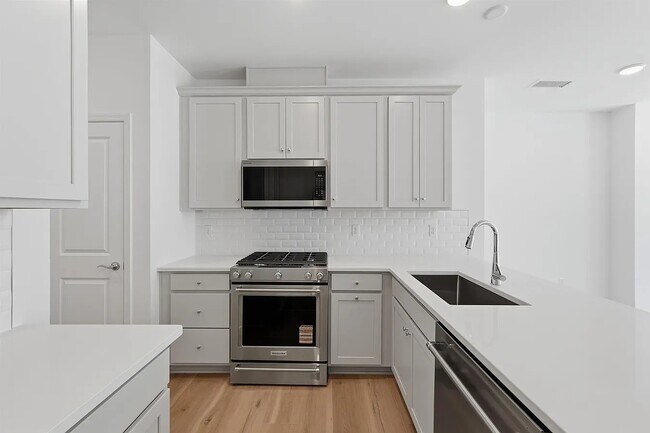 Building Photo - 400 Willow St