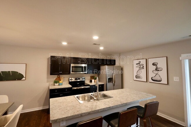 Building Photo - 1502 Stonewall Manor Dr