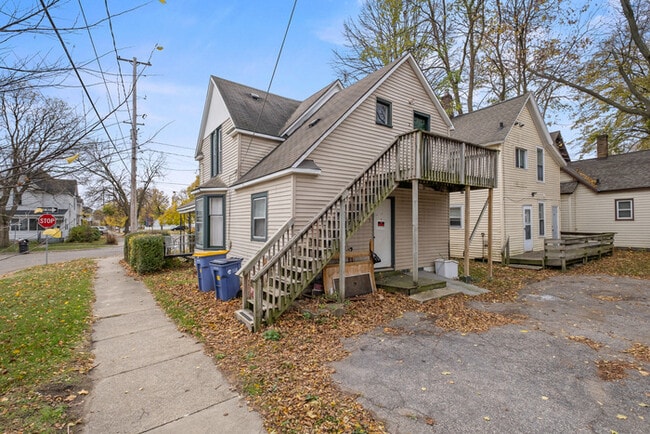 Building Photo - 741 7th St NW