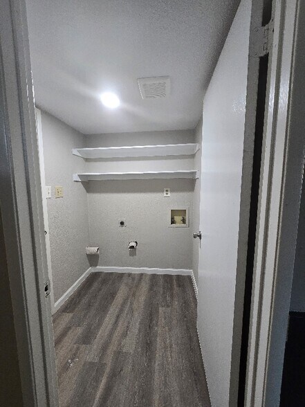 Building Photo - 4216 Malone Ave