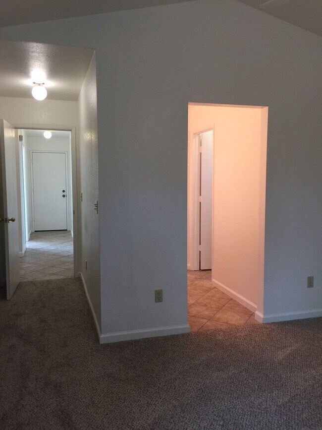 Building Photo - 3 Bedroom Home