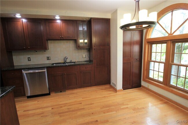 Building Photo - 222 Shuart Ave