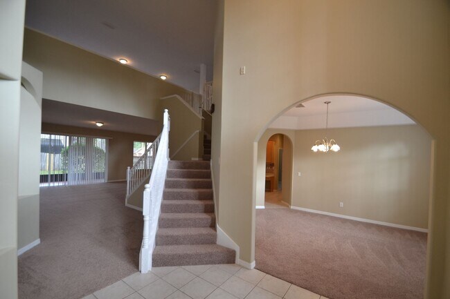 Building Photo - 950 Longwood Club Pl