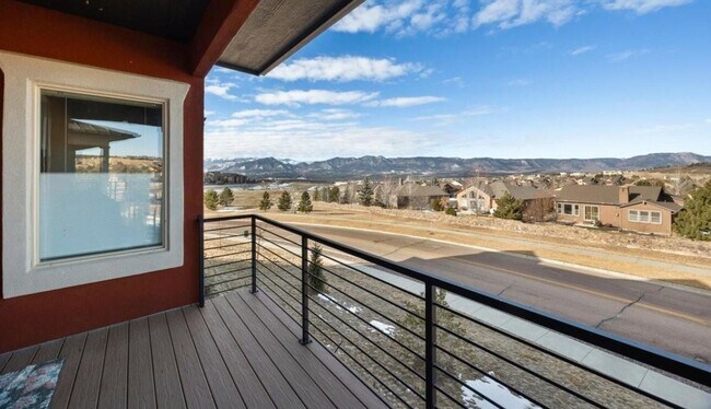 Building Photo - Flying Horse Luxury 4 Bed Townhouse with Mt. Views