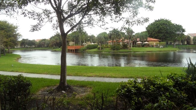 Building Photo - 2-Bed, 2-Bath Corner unit, Best location!